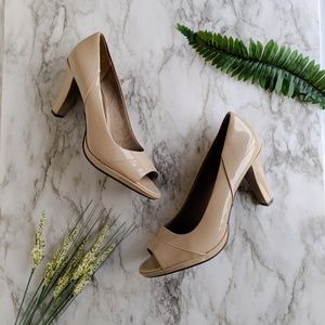 NEW Nude Lifestride Heels Size 9.5